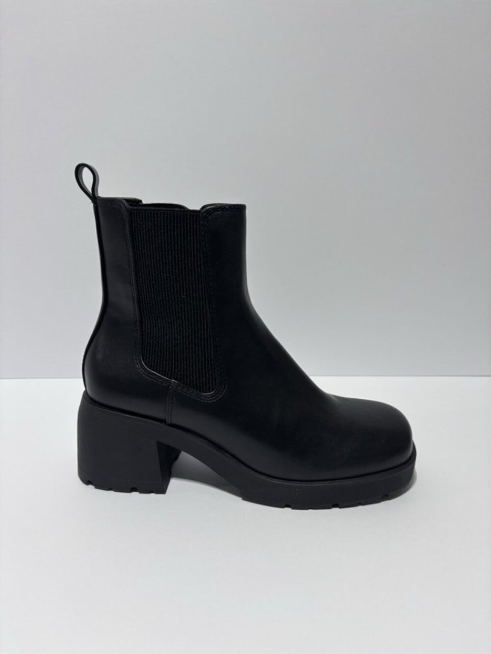 Steve Madden Women’s Brontey Black Chelsea Boots, Size 9.5 Wide